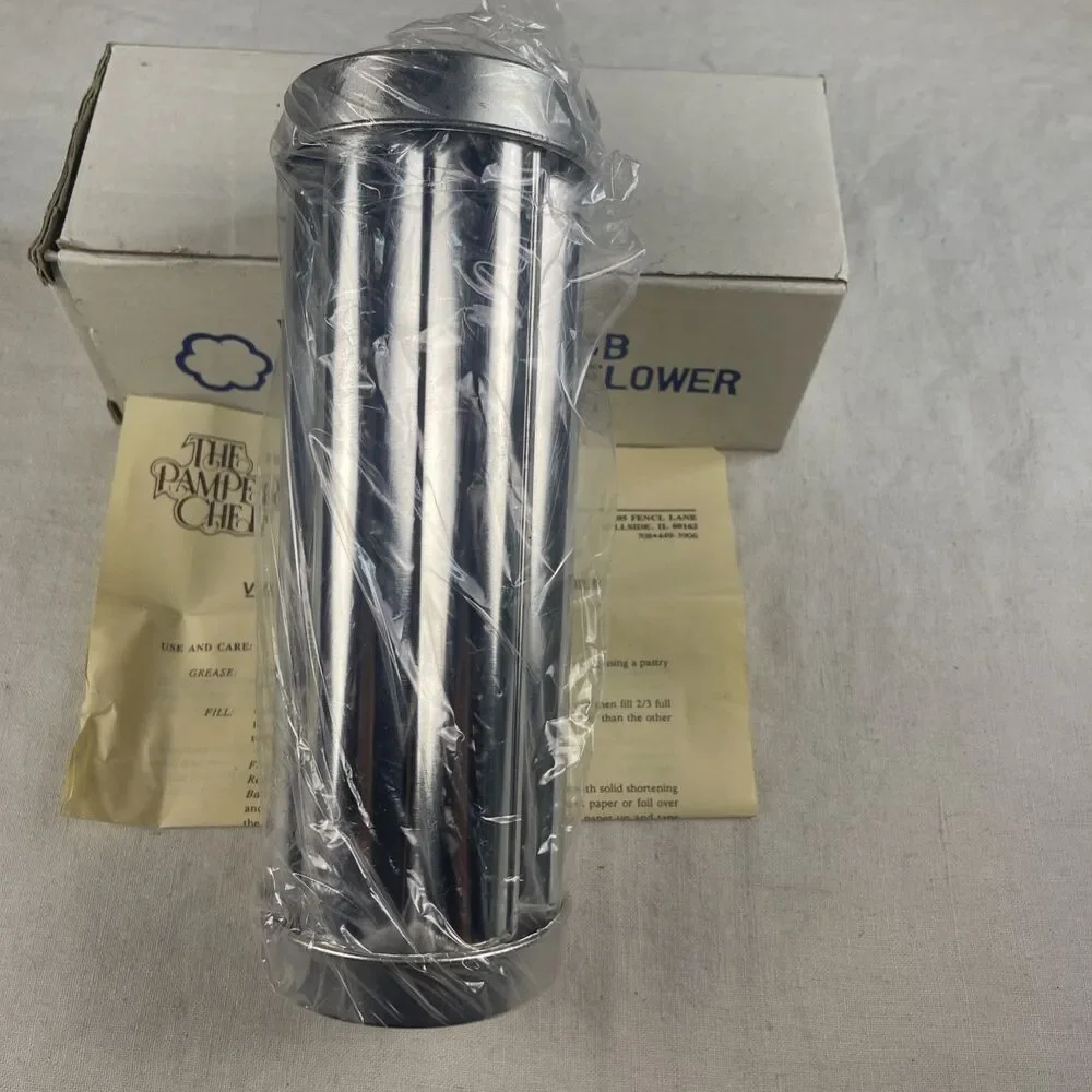 NEVER USED! Pampered Chef Valtrompia Bread Tube Flower 12105B